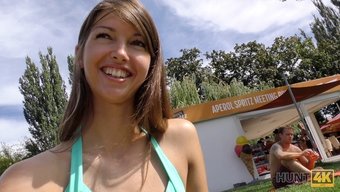 Genç Avrupalı Kadın Anal Seks Için Para Alıyor