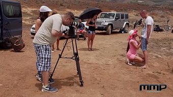 Pornstar'In Sert Seks Sahnesi Harika Bir Açık Havada.