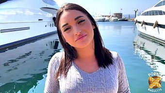 Amatör Bebek Sarah Louise Young Bu Sıcak Videoda Yaramaz Oluyor
