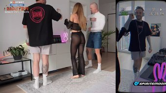 Fahişe Bir Rave Kız, Erkek Arkadaşını Aldatıyor Ve Canlı Yayında Arkadaşından Hoş Bir Sürpriz Alıyor.