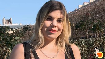 Ağız Sulandıran Sarışın Genç, Sert Anal Seksin Tadını Çıkarıyor