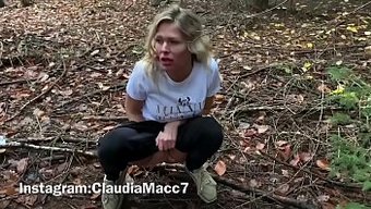 Orman Macerası Kıvrımlarıyla Açık Havada Seks