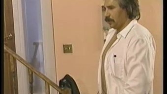 Klasik Frank James, Retro Porno Içinde Büyük Penisini Gösteriyor