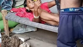 Bhabhi, Hindi Videosunda Büyük Bir Yarrağı Ilk Kez Deneyimliyor