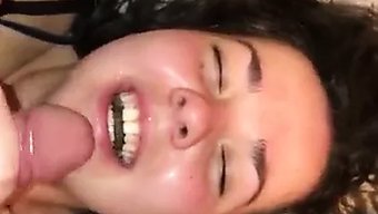 Dar Amcıklı Genç Avrupa Porno Videosunda Sikişiyor