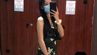 Filipinli Genç, Duşta Amını Parmaklıyor