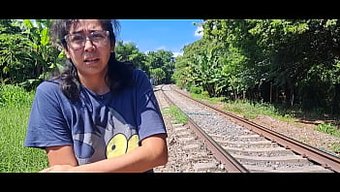 Mahalleden Bir Kızla Tren Seks