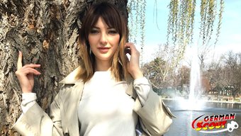 Alman Izci, Sarkık Göğüslü Genç Kız Için Büyük Bir Yarak Ve Anal Buluyor