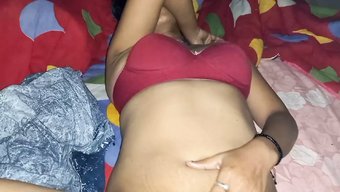 18 Yaşındaki Hintli Kız Büyük Doğal Göğüsleriyle Sert Seks Yapıyor