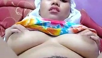 Asyalı Genç Kız Solo Mastürbasyon Videosunda Sert Boşalıyor