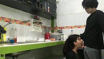 Sert Yarrağınıza Derin Bir Sakso Çekerken En Üst Düzey Zevki Yaşayın
