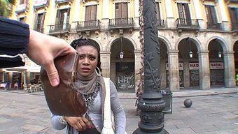 Afrika'Dan Gelen Bir Göçmen, Güney Afrika'Da Kira Için Sikişmek Zorunda Kalıyor.