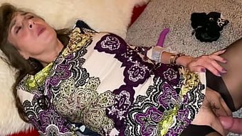 Amatör Karı Agness, Ev Yapımı Videoda Boynuzlu Kocaya Çift Creampie Veriyor