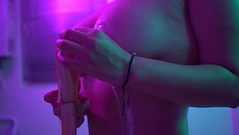 Natalie'Nin Büyük Doğal Göğüsleri Ve Poposu Bu Videoda Yiyeceklerden Sevgi Alıyor