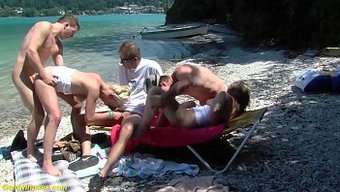 Alman Aile Terapisi Seansı Vahşi Bir Orgiye Dönüşüyor