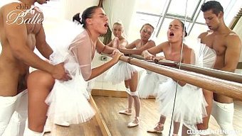 Swan Lake'Te Seksi Bir Genç Kızın Anal Seksini Izleyin