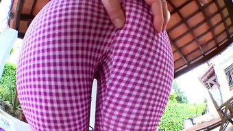 Avrupalı Porno Yıldızı Nicky Wayne, Halka Açık Alanda Yaramazlık Yapıyor
