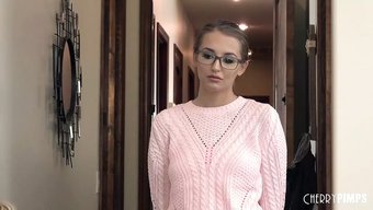 Avery Adair Ve Courtney Taylor, Seks Oyuncaklarıyla Yasak Oyuna Dalıyorlar