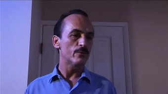 Genç Kız Sert Yüz Sikişinden Zevk Alıyor Ve Derin Boğaz Oral Seks Yapıyor