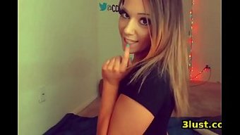 Amatör Genç Kız Popo Tıkaç Ve Dildo Ile Mastürbasyon Yapıyor