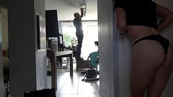 Amatör Milf'In Ev Yapımı Videoda Yoğun Oral Becerileri