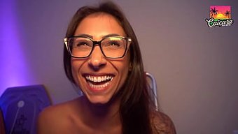 Caiçara Talk Show Kazananı Luh Picchi, Seksi Ve Zayıf Figürünü Sergiliyor