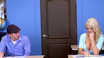 Büyük Göğüslü Genç Kız Hd Videoda Sürpriz Bir Boşalma Alıyor