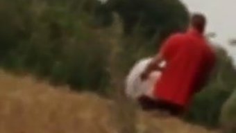 Sarışın Çift, Otoyolda Açık Havada Seks Yaparken Yakalandı