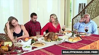 Milf Ve Genç, Sert Anal Ve Idrar Oyununa Dalıyorlar