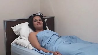 Sıcak Bir Çift Arasında Ayak Işi Ve Sakso Eylemi