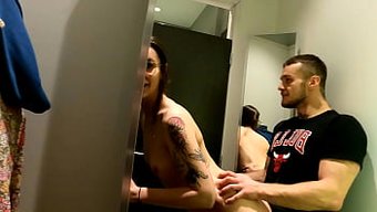 Polonyalı Çiftin Fitting Odasında Seks Yaptığı Ev Yapımı Bir Video