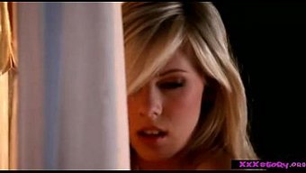 Seksi Porno Yıldızı Bibi Jones, Tek Başına Oyunun Tadını Çıkarıyor