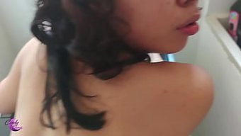 Dar Latina, Çamaşır Odasında Büyük Bir Yarrağa Sahip Oluyor (Xvideos'Ta Kızıl Bant)