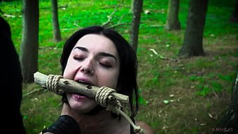 Itaatkâr Bir Kadın, Yoğun Penetrasyon Ve Bdsm Videosunda Şaplaklama Alır Ve Oral Sperm Tüketimiyle Sonuçlanır.