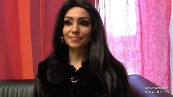 Ateşli Casting Koltuğunda Çift Giriş Ve Suratına Fena Bir Sikiş Var.