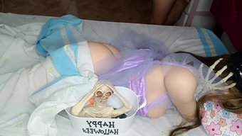 Mükemmel Figürlü Güzel Bir Sarışın Kızla Cadılar Bayramı Seks Gecesi. 19 Yaşındaki Kız, Partiden Sonra Ilk Anal Seksini Yaşıyor. Büyük Kıç Ve Büyük Doğal Memelerle Devasa Bir Sik, Bbc Dar Pembe Vajinasına Boşalıyor. Boşalma Ve Oral Seks. Krema Dolması Ve Fışkırma.
