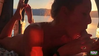 Derin Boğaz Sakso Ve Cowgirl Sürüşüyle Açık Havada Seksin Tadını Çıkarın