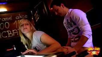 Avrupalı Genç (18+), Halka Açık Bir Anal Seks Videosunda Evleniyor