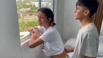 Manzaralı Vahşi Bir Anal Seans Için Üvey Kız Kardeşimi Baştan Çıkarıyorum