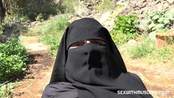 Müslüman Bir Kadının Spermlerle Kaplanmasını Izleyin