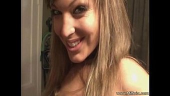 Amatör Milf Yüzüne Sikişiyor Ve Anal Olarak Beceriliyor