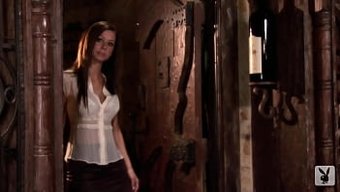 Cybergirl Jessica Decarlo Vücudunu Ve Göğüslerini Sergiliyor