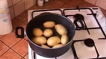 Büyük Göğüslerin Yer Aldığı Ve Am Yalamanın Yer Aldığı Vintage Porno Filmi