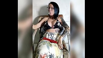 Cris Bathory'Nin Oral Becerileri Açık Bir Solo Videoda Sergileniyor