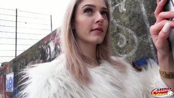 Becky Adında Zayıf Bir Alman Kız, Berlin'De Ilk Porno Seçmelerine Katılıyor.
