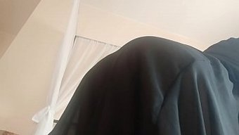 Ağzın Kapalı Ve Çıplak Bir Şekilde Gıcırdamanın Fetişini Keşfet