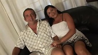 Amatör Gençler Ev Yapımı Videoda Cinsel Arzularını Keşfediyorlar