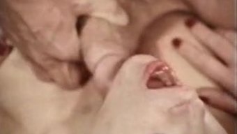 Efsanevi Yıldızlar Janey Robbins Ve Kay Parker'In Yer Aldığı Vintage Porno Videosu