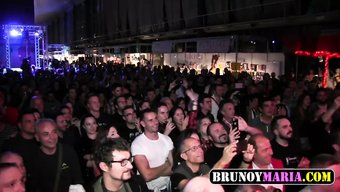 Amatör Ispanyol Genç, Alicante Erotik Porno Festivali'Nde Yaramazlık Yapıyor