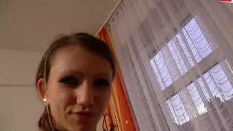 Sıcak Bir Amatör Çiftin Ev Yapımı Videoda Anal Seksini Izleyin